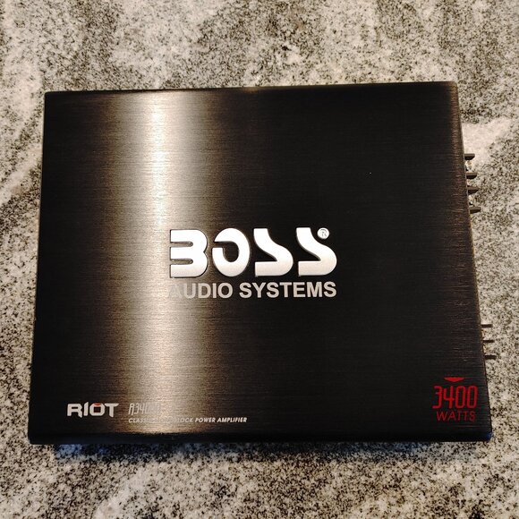 *** Boss Audio Systems R3400D Class D Car Amplifier *** - Picture 1 of 3